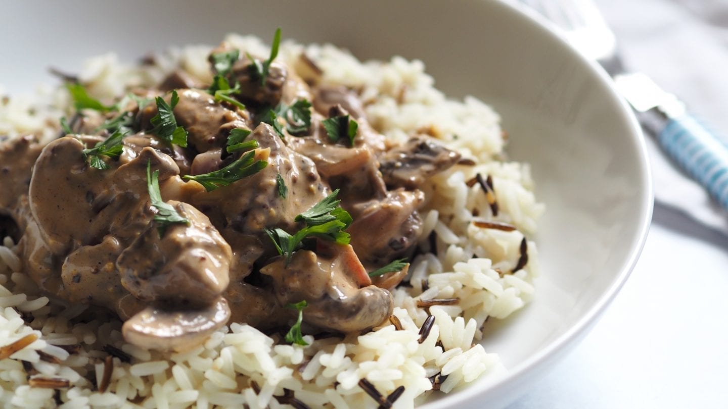 Vegan Mushroom Stroganoff - This #vegan #mushroom #stroganoff is such an #easy recipe to make and tastes so good! You wouldn’t know that it was #dairy (and #nut) #free.