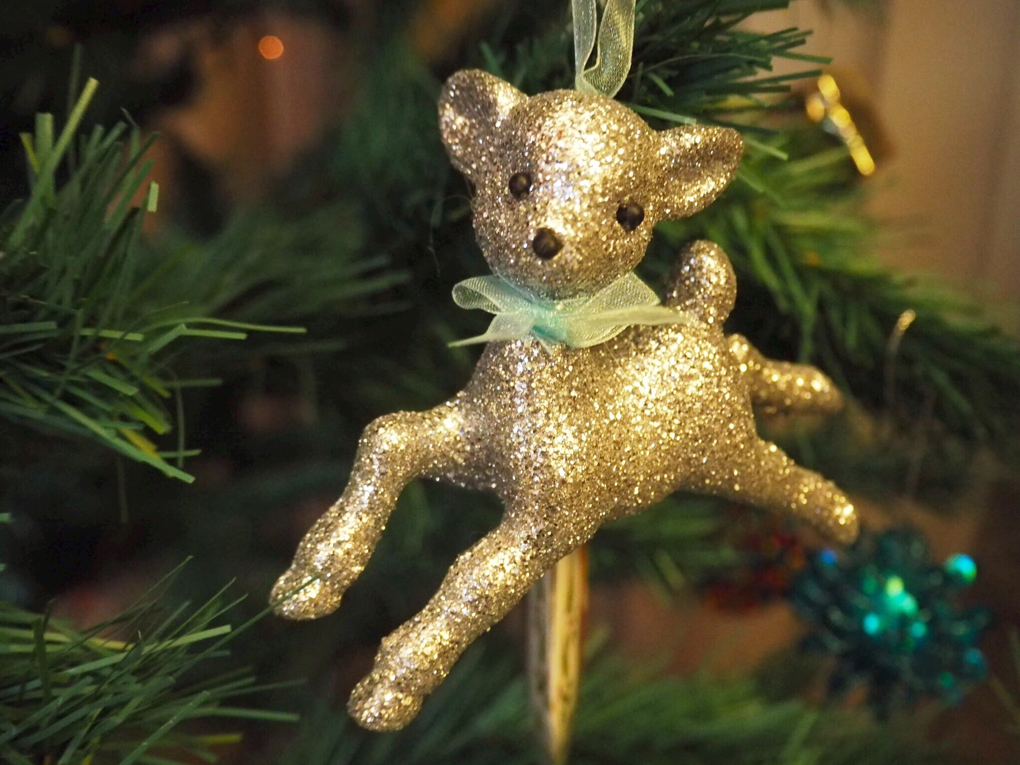 Christmas Money Saving Tips | Looking to have Christmas on a budget this year? Here are nine Christmas money saving tips to celebrate Christmas more cheaply.
