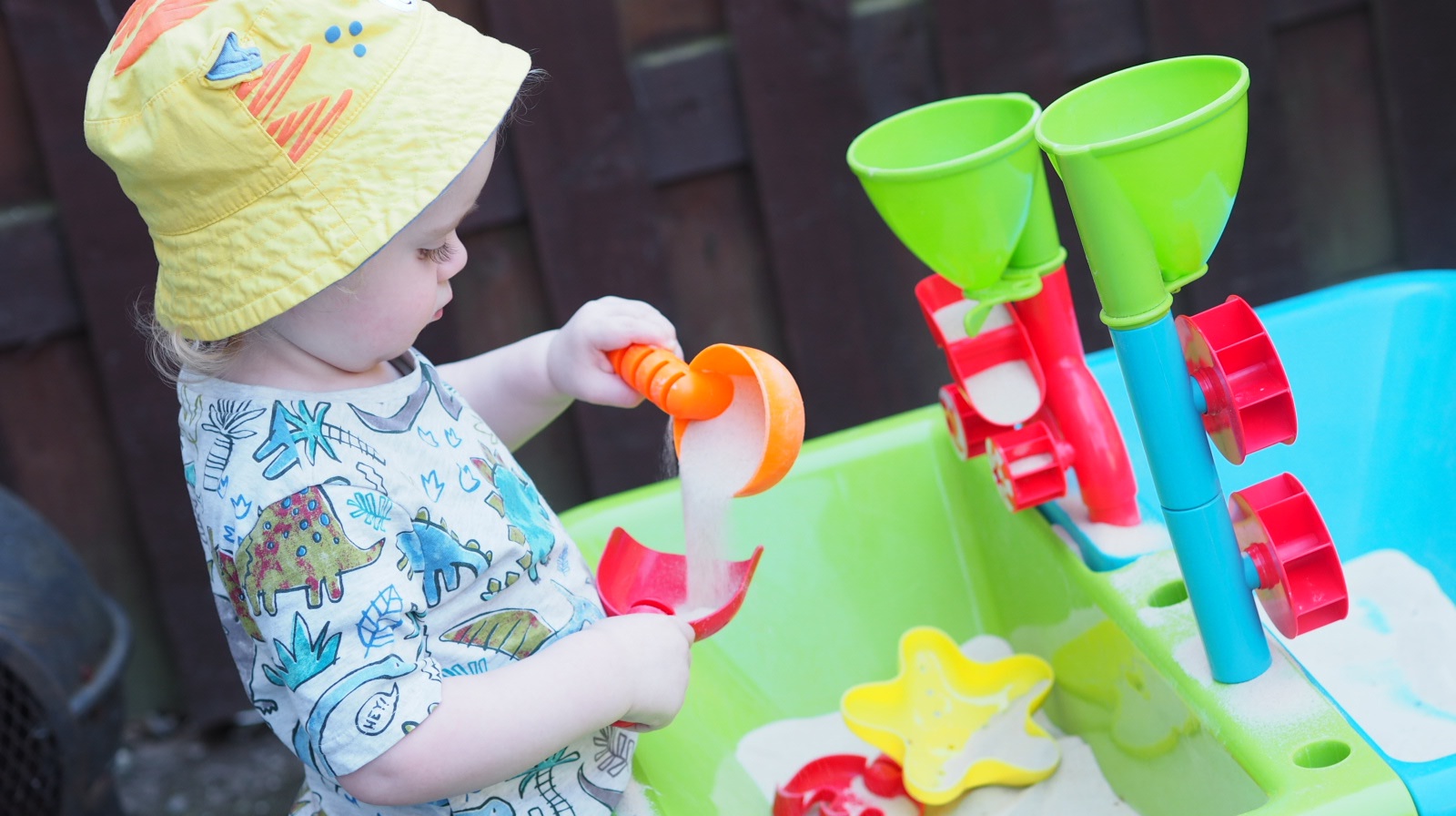 How To Entertain A Toddler In Your Garden | ELC Sand & Water Table